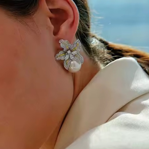 Luxury Pearl Flower Earrings – Crystal Bloom Studs, Elegant Bridal Statement - Picture 7 of 12